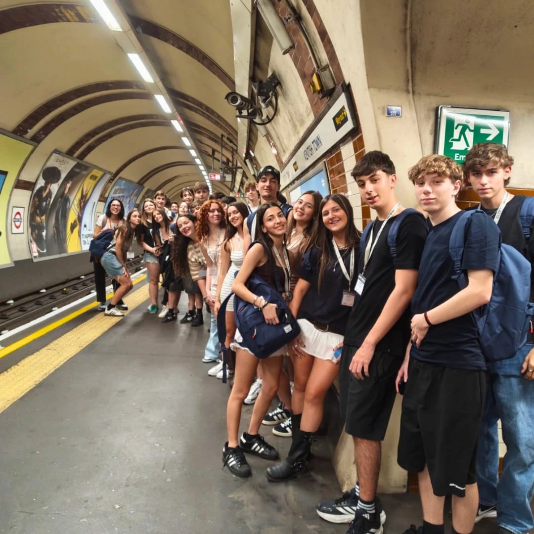 Esperando el tube en la estación de Kentish Town